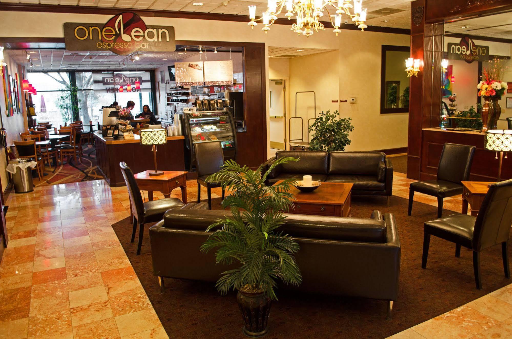 Clarion Hotel & Suites University-שיפנסבורג מראה חיצוני תמונה