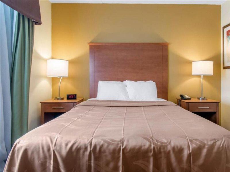 Clarion Hotel & Suites University-שיפנסבורג מראה חיצוני תמונה