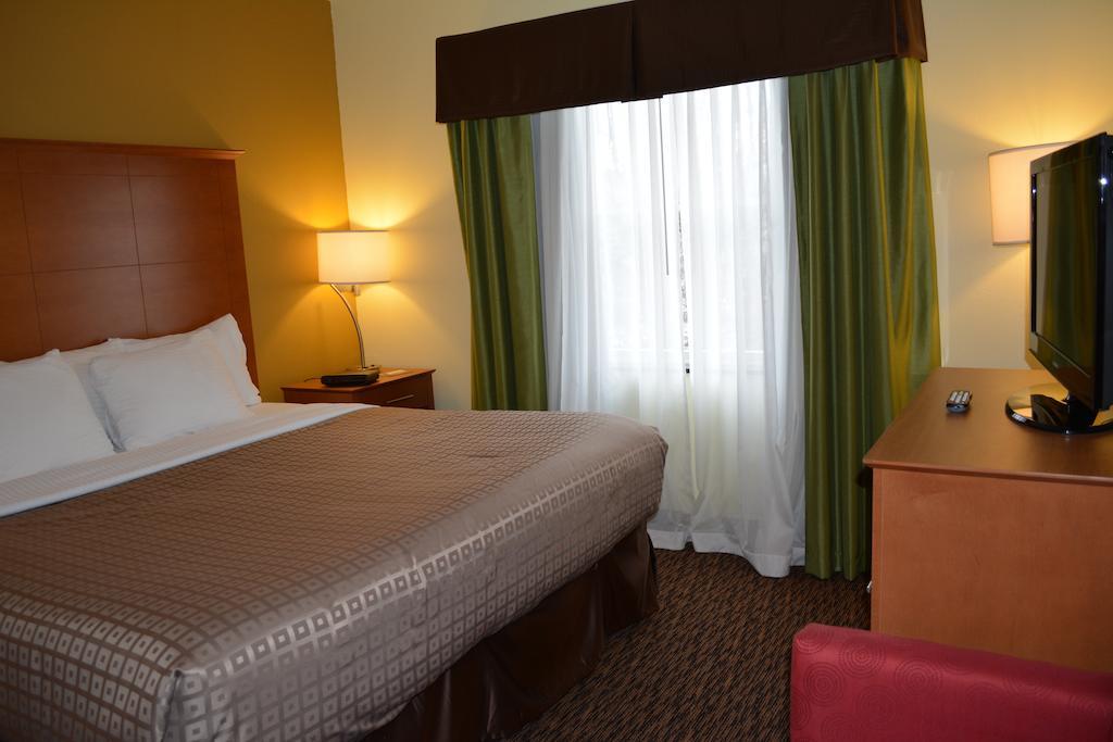 Clarion Hotel & Suites University-שיפנסבורג מראה חיצוני תמונה