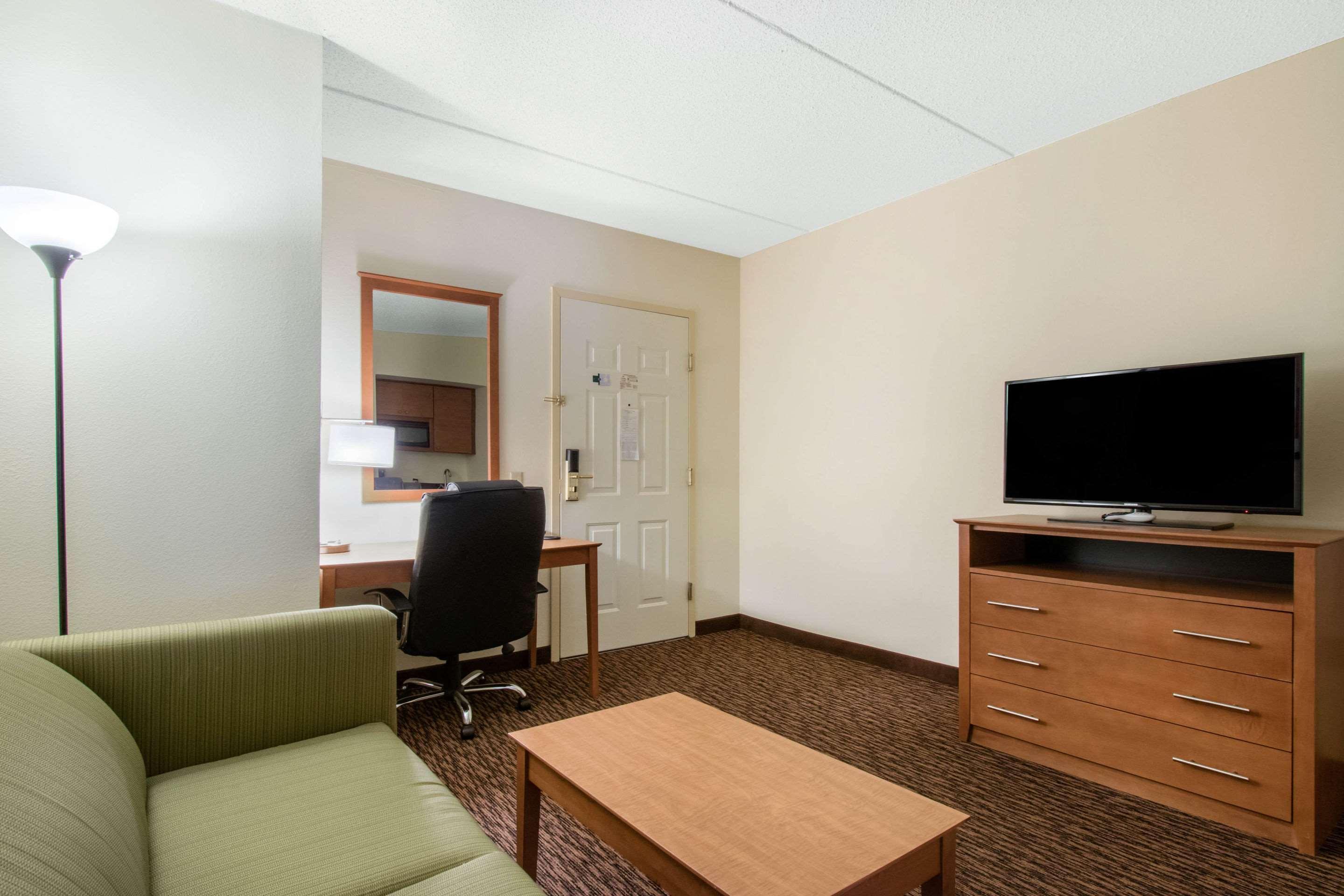 Clarion Hotel & Suites University-שיפנסבורג מראה חיצוני תמונה