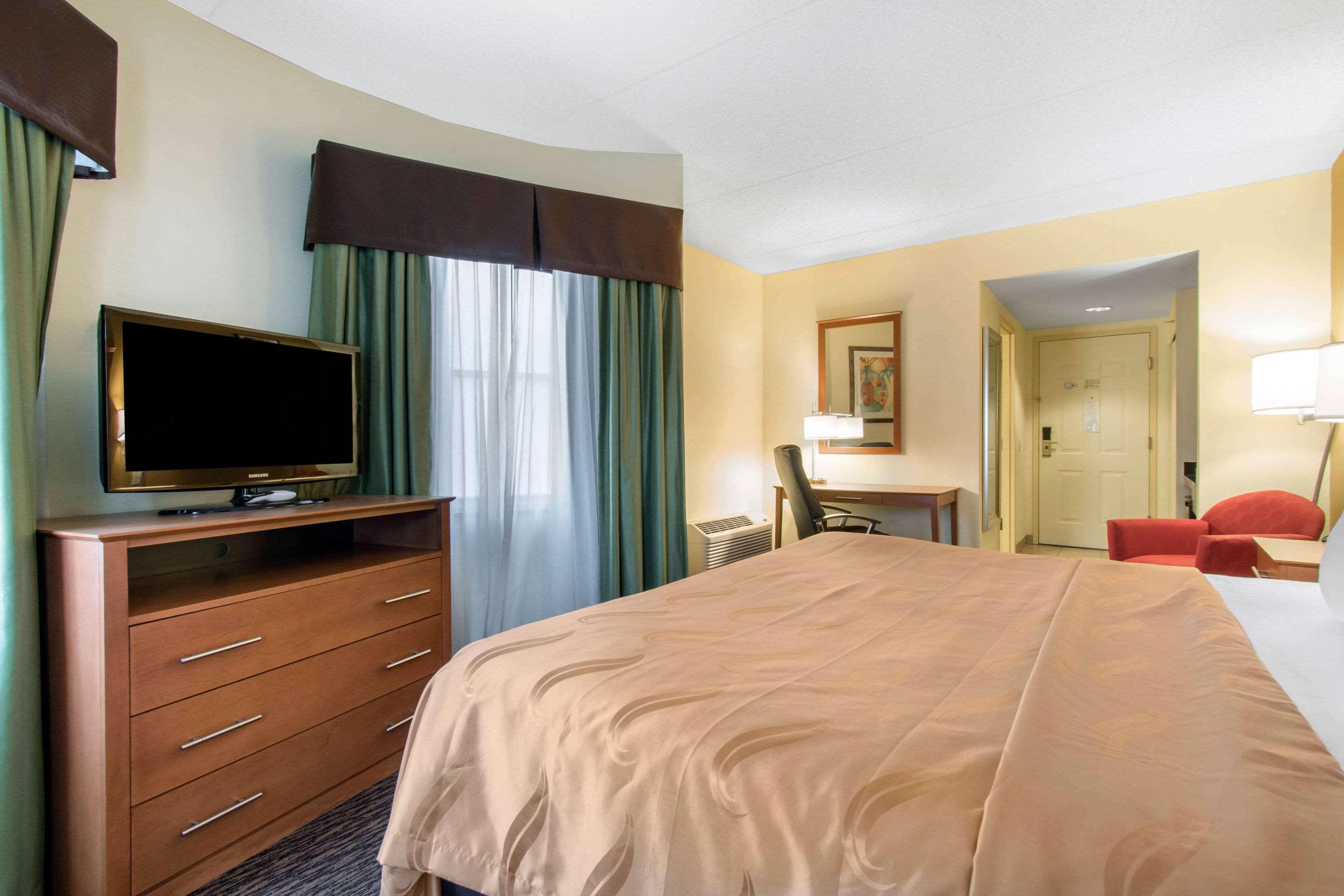Clarion Hotel & Suites University-שיפנסבורג מראה חיצוני תמונה