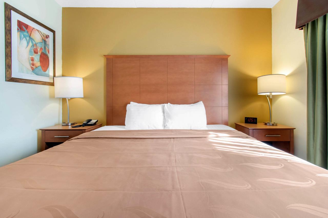 Clarion Hotel & Suites University-שיפנסבורג מראה חיצוני תמונה