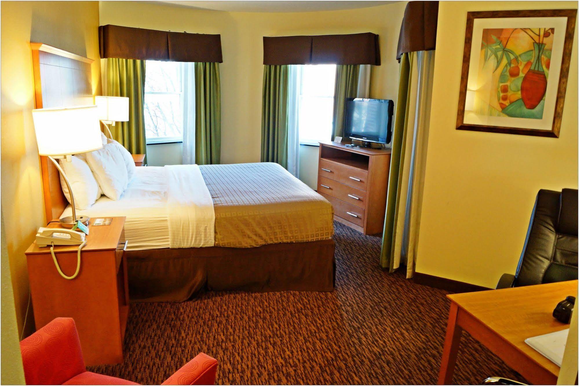 Clarion Hotel & Suites University-שיפנסבורג מראה חיצוני תמונה